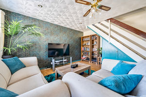 Lounge- click for photo gallery